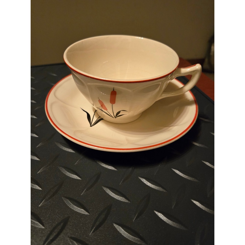 Vintage Mount Vernon Universal Cambridge Ohio Cattail Tea Cup and‎ Saucer Set